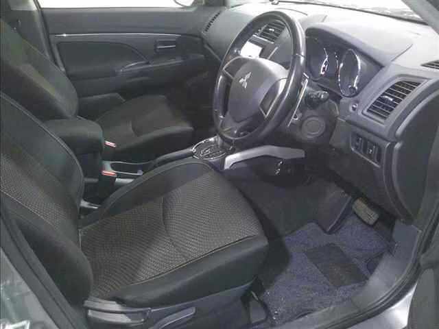 MITSUBISHI RVR
