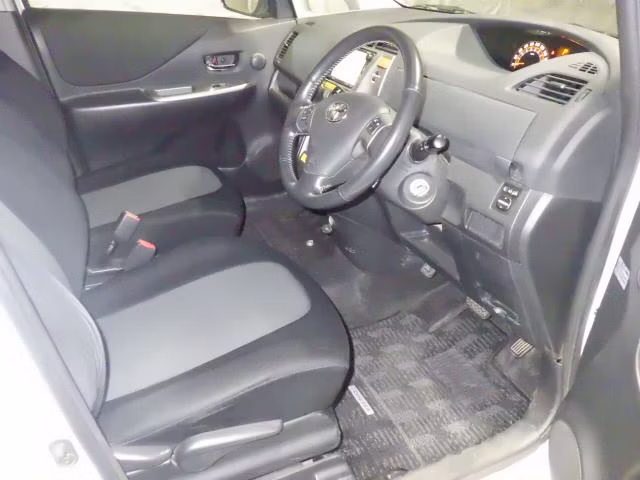TOYOTA RACTIS