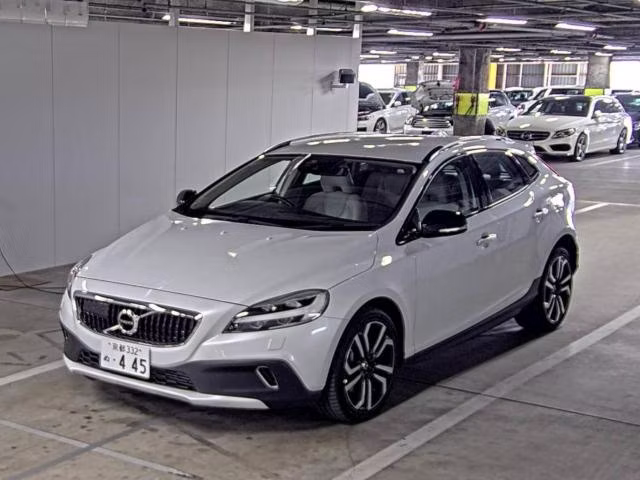 VOLVO V40