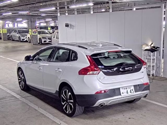 VOLVO V40