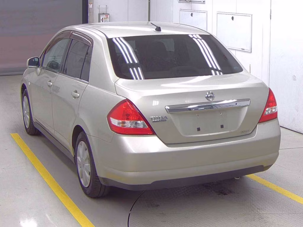 NISSAN TIIDA LATIO