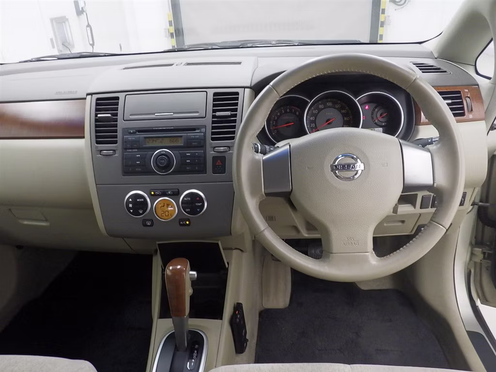 NISSAN TIIDA LATIO