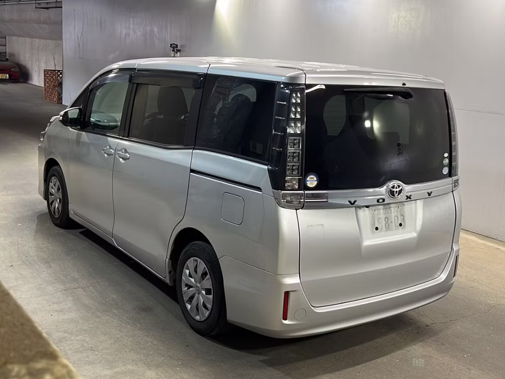 TOYOTA VOXY