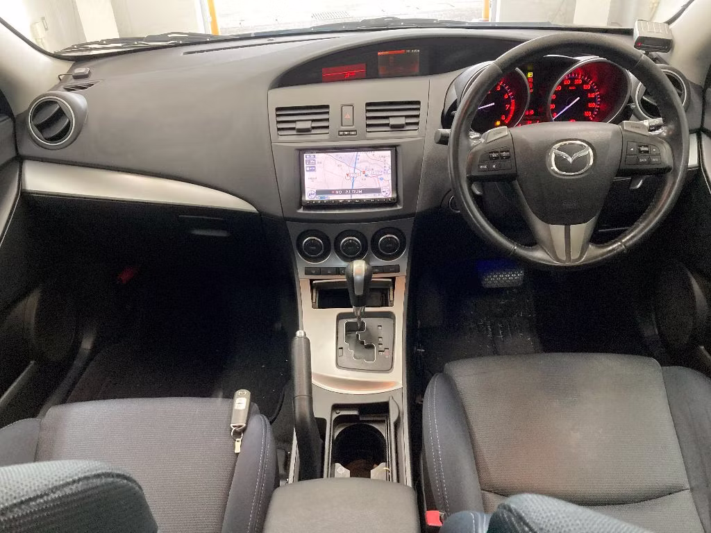 MAZDA AXELA