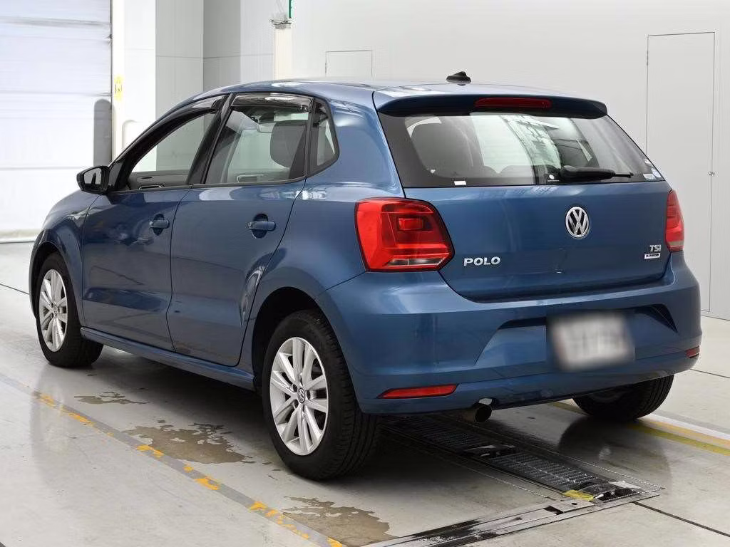 VOLKSWAGEN POLO