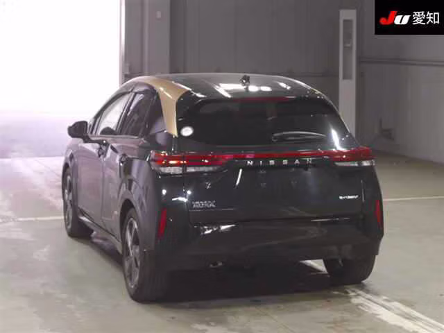 NISSAN AURA