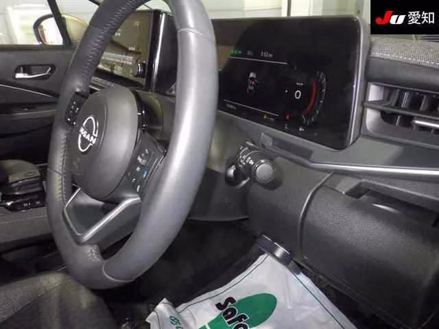 NISSAN AURA