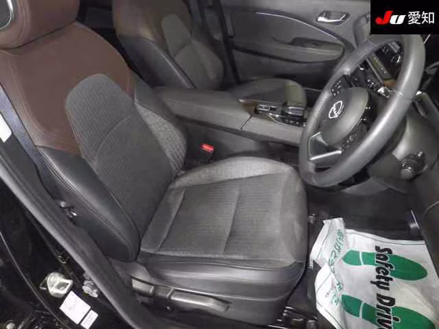 NISSAN AURA