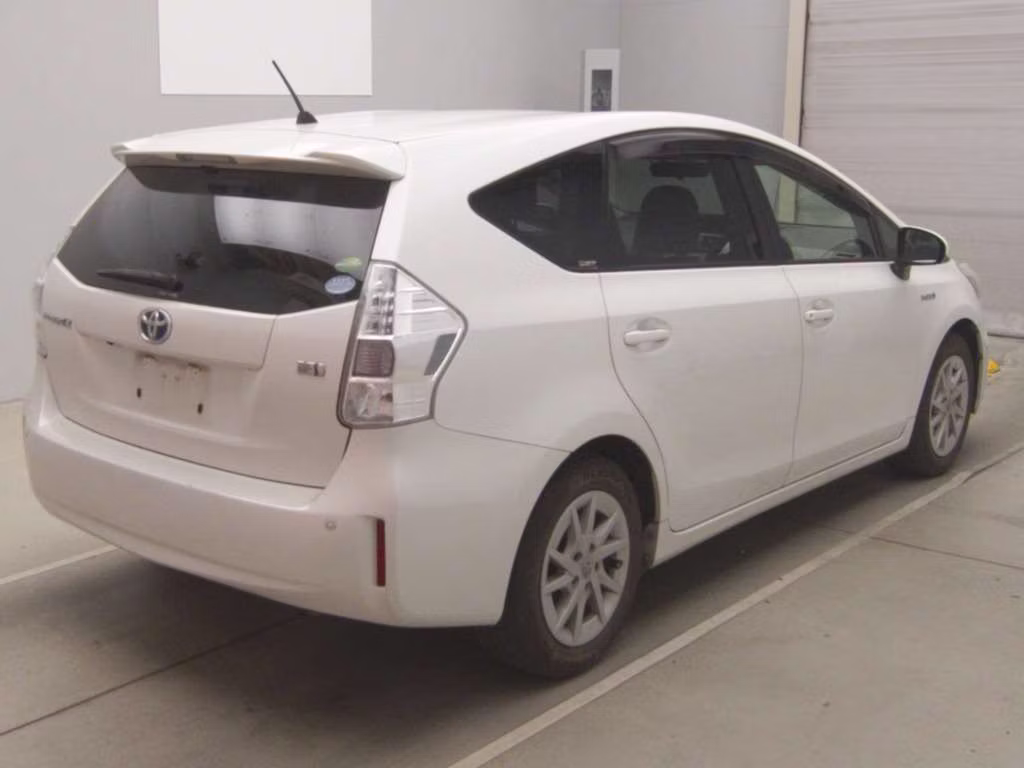 TOYOTA PRIUS ALPHA