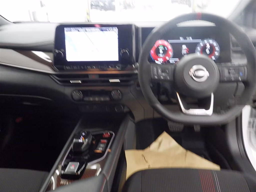 NISSAN AURA