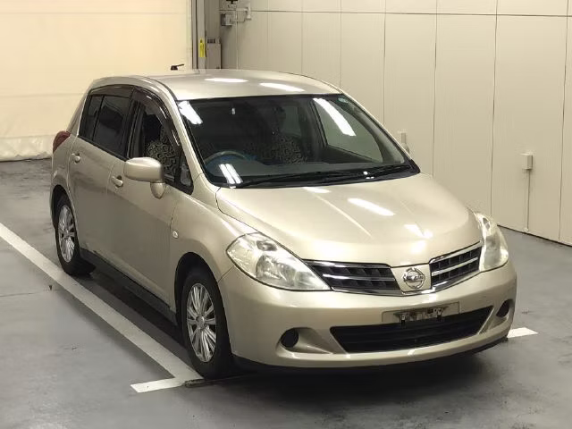 NISSAN TIIDA