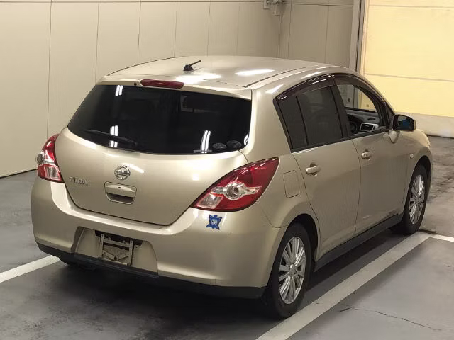 NISSAN TIIDA