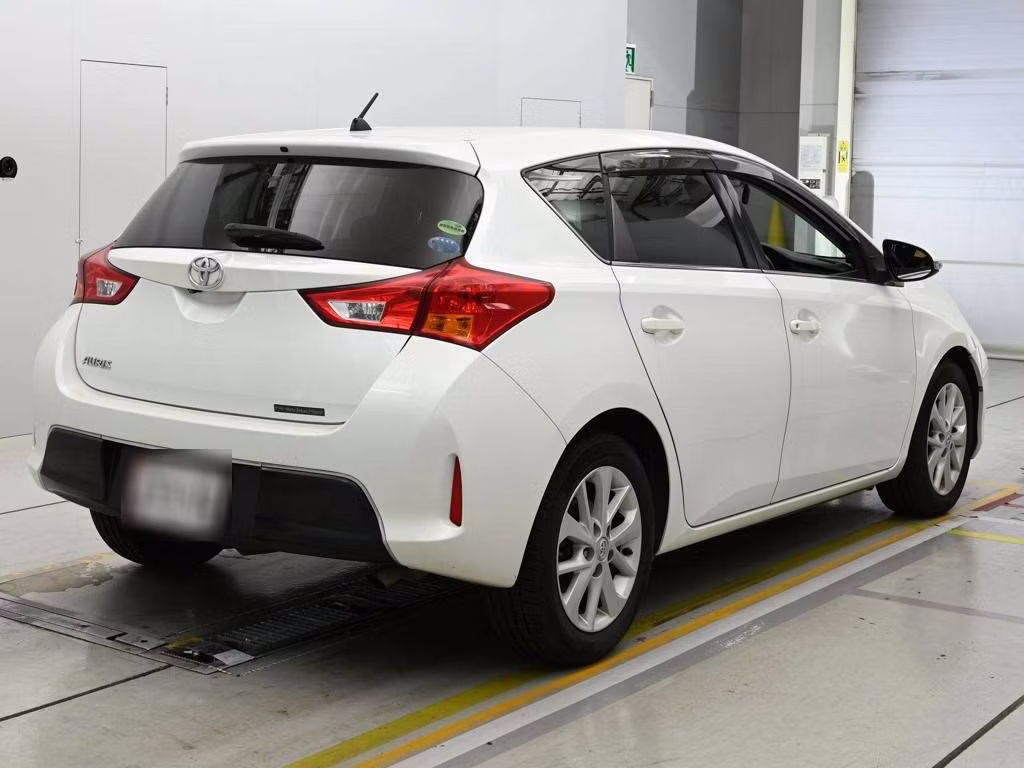 TOYOTA AURIS