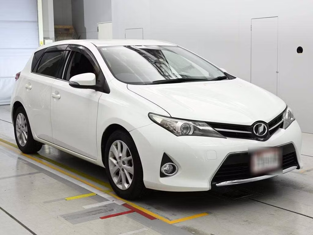 TOYOTA AURIS