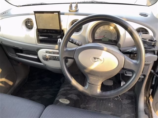 DAIHATSU MOVE LATTE