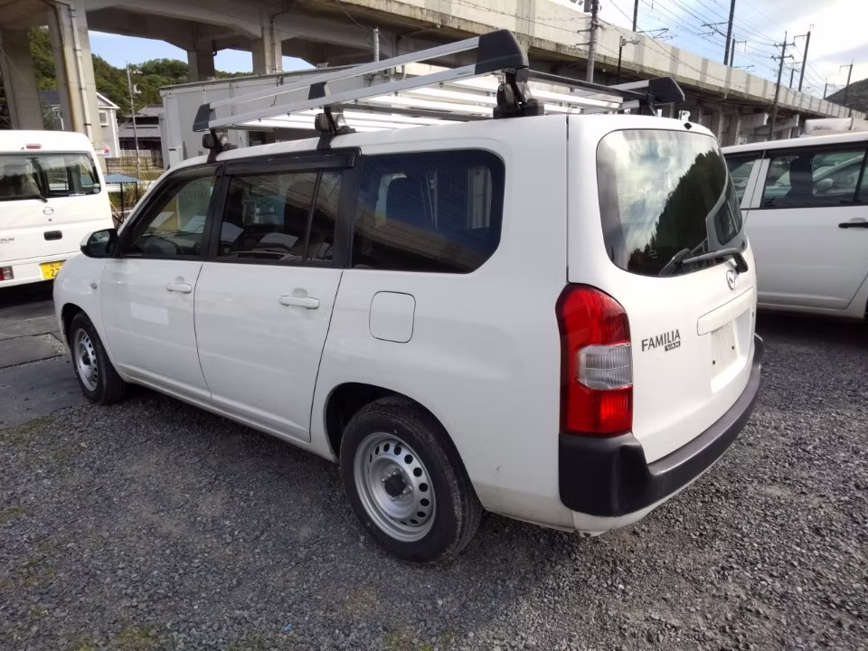 MAZDA FAMILIA