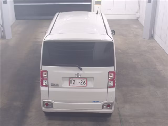TOYOTA PIXIS MEGA