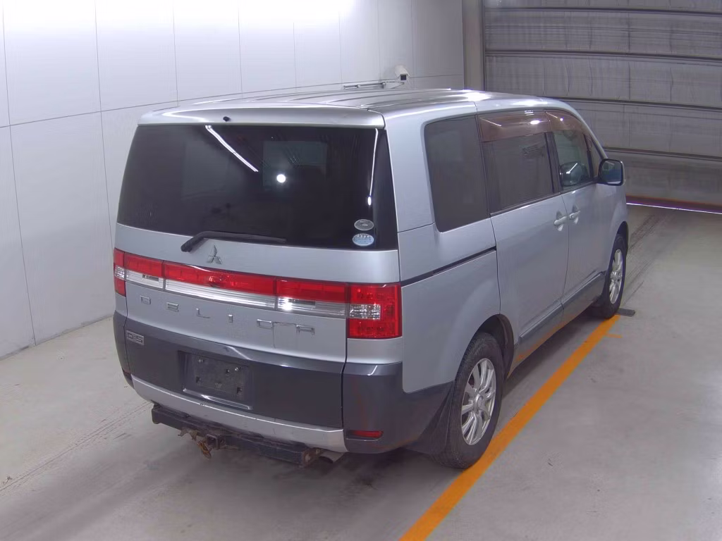 MITSUBISHI DELICA D:5