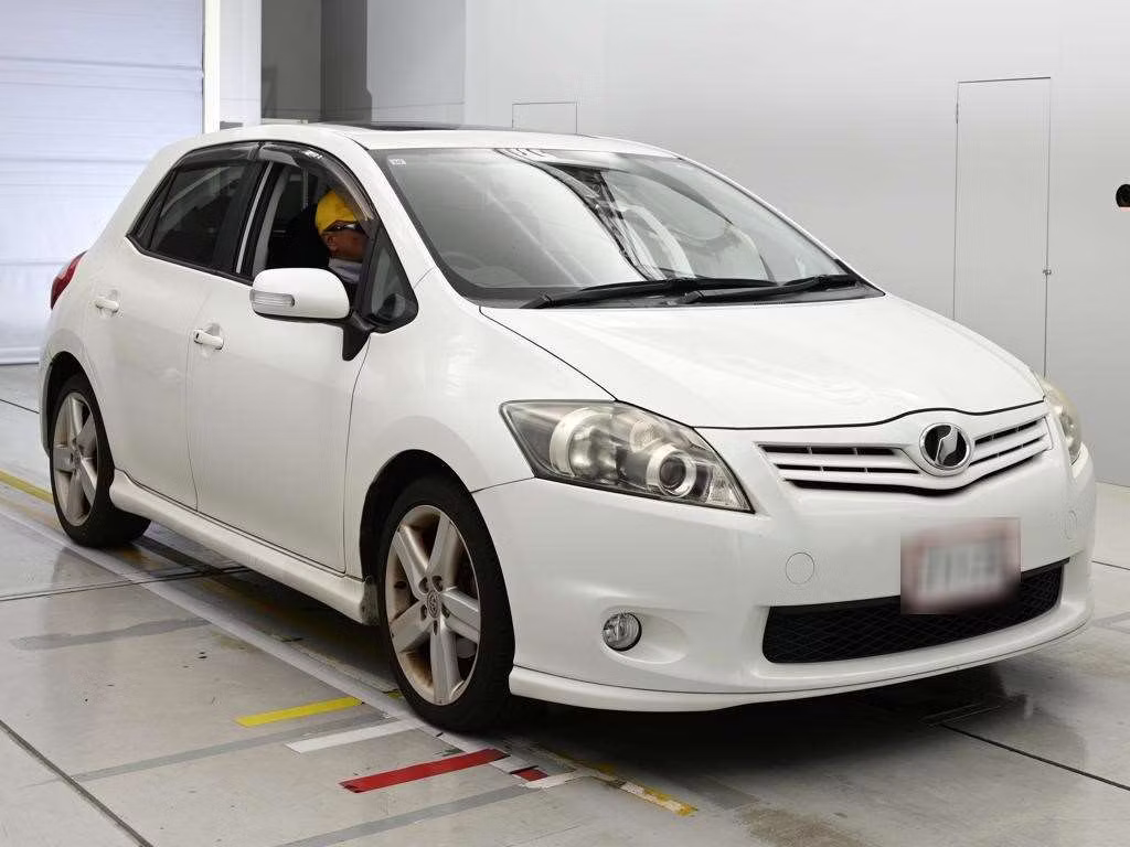 TOYOTA AURIS