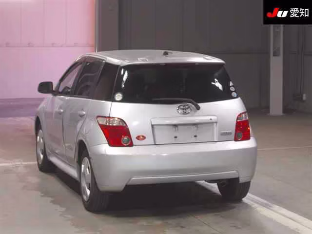 TOYOTA IST