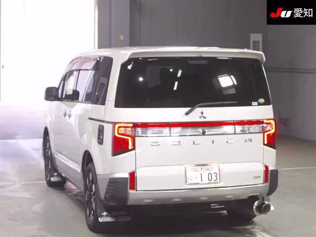 MITSUBISHI DELICA D:5