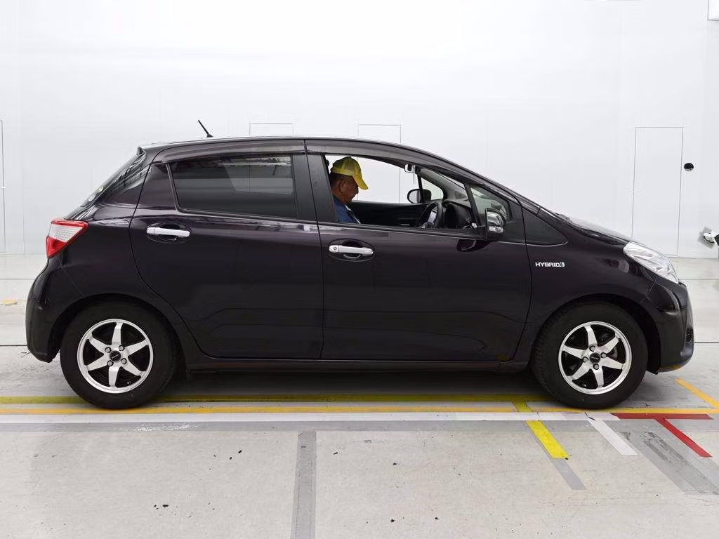 TOYOTA VITZ