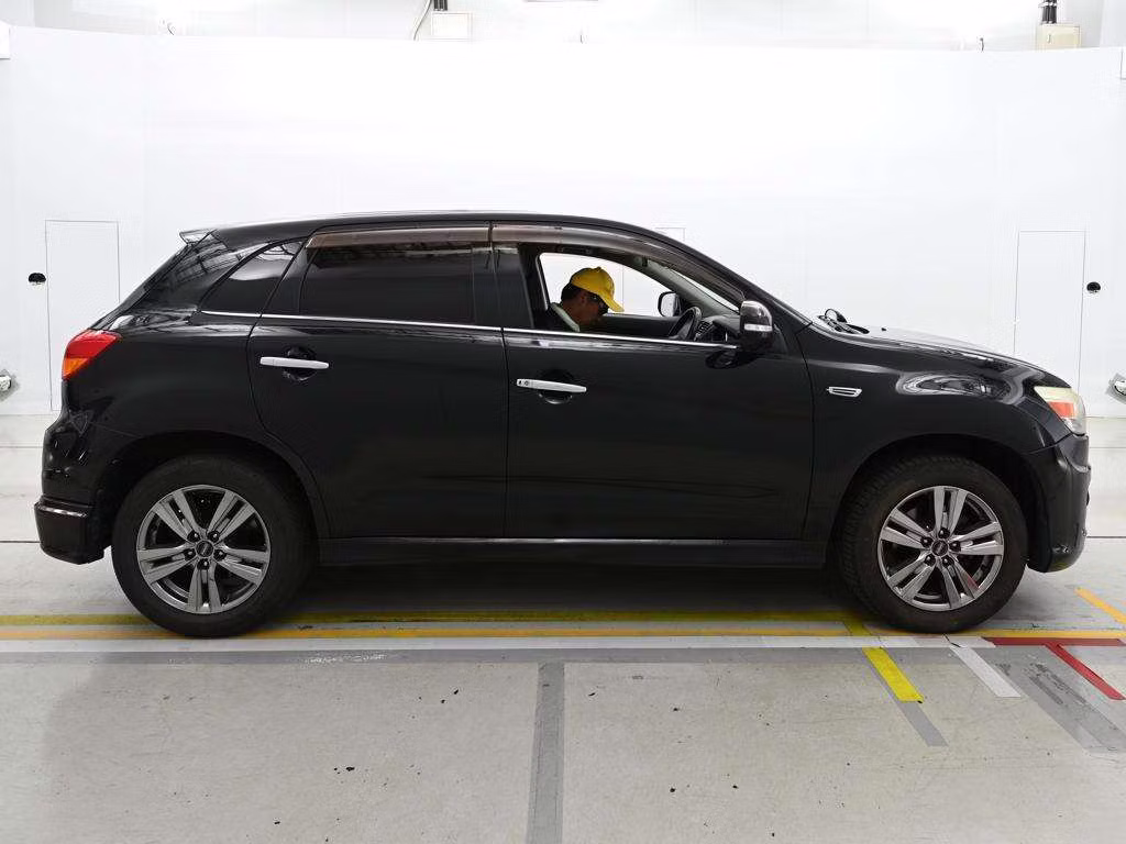 MITSUBISHI RVR