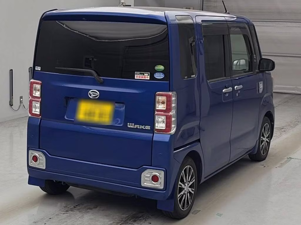 DAIHATSU WAKE