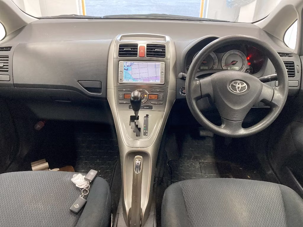 TOYOTA AURIS