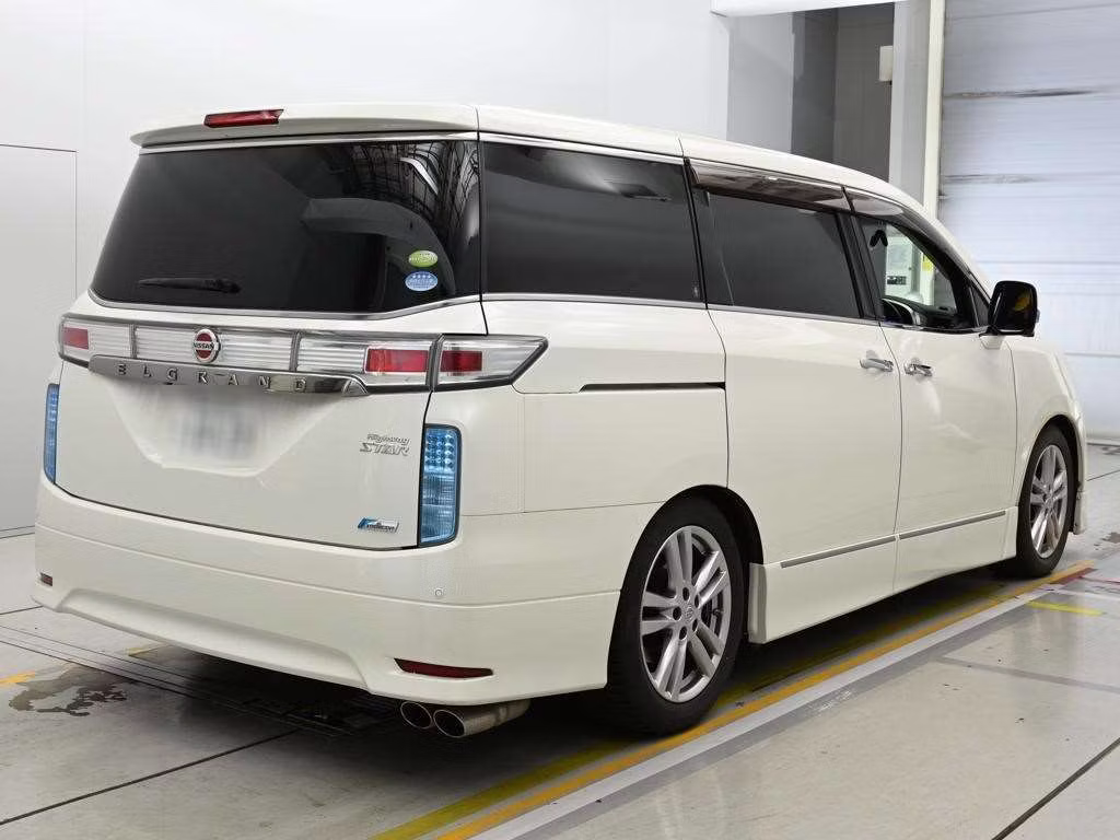 NISSAN ELGRAND