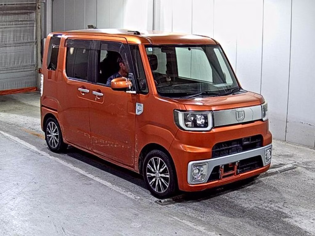 DAIHATSU WAKE