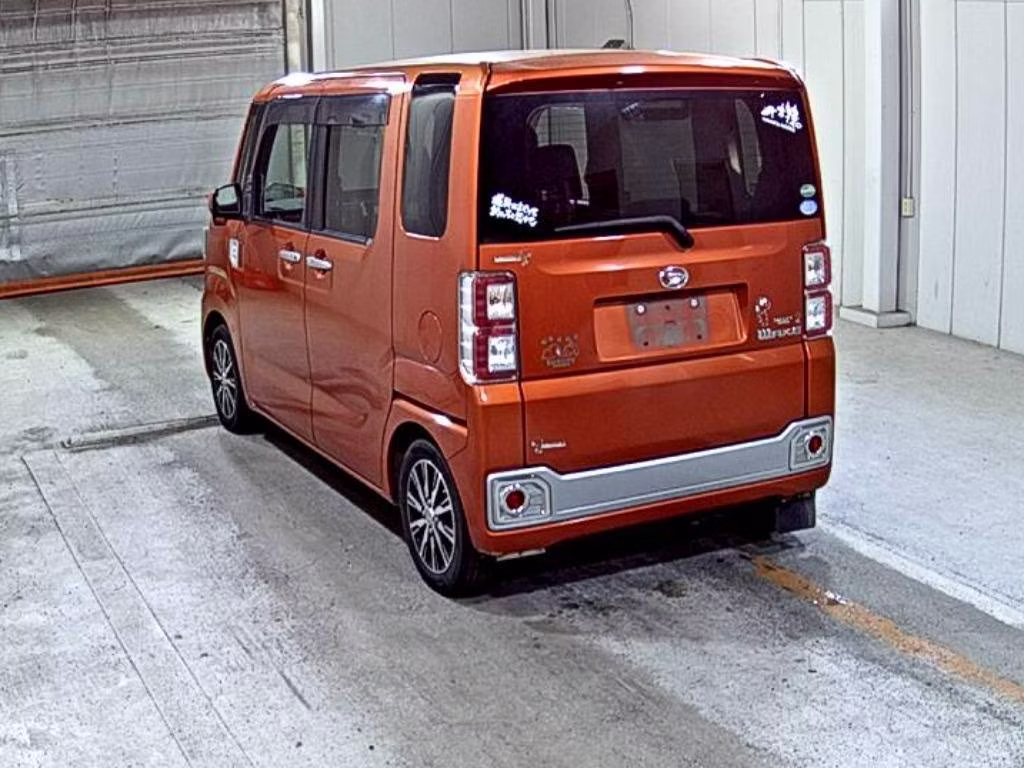 DAIHATSU WAKE