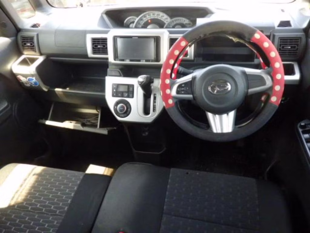 DAIHATSU WAKE