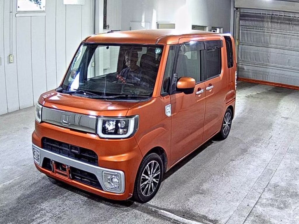 DAIHATSU WAKE