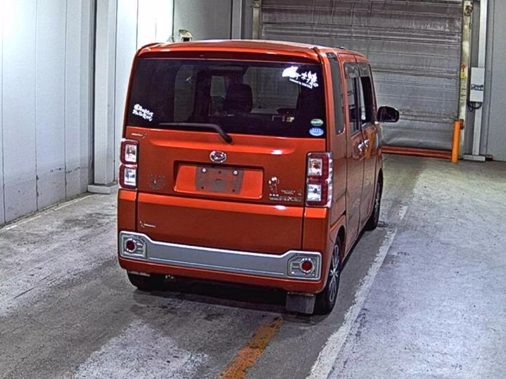 DAIHATSU WAKE