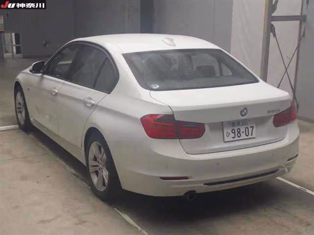 BMW 3-SERIES