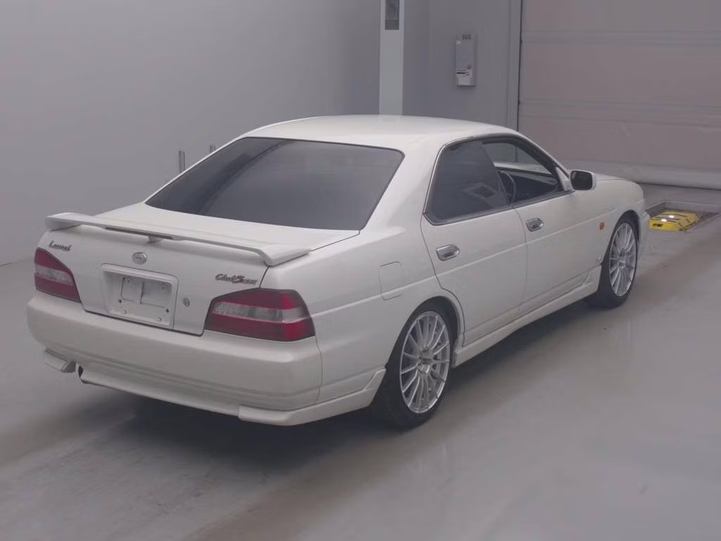 NISSAN LAUREL