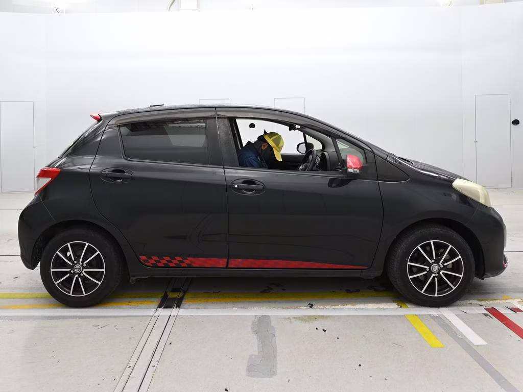 TOYOTA VITZ