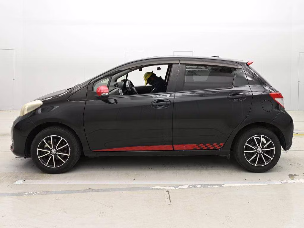TOYOTA VITZ