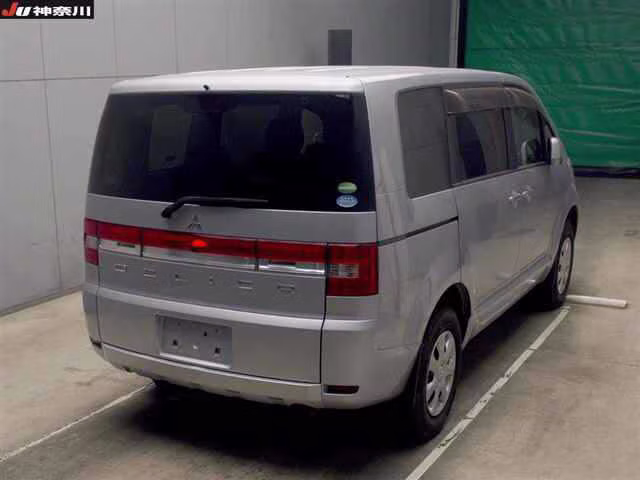 MITSUBISHI DELICA D:5