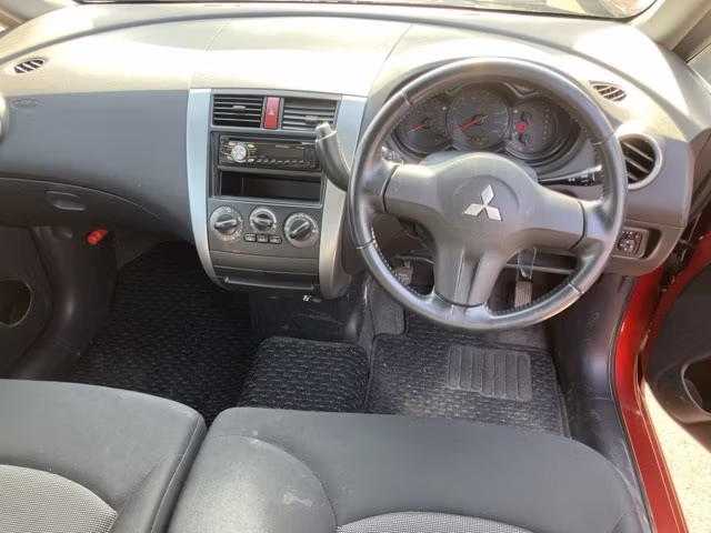 MITSUBISHI COLT