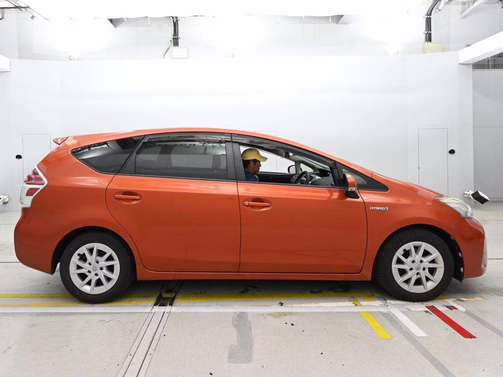 TOYOTA PRIUS ALPHA