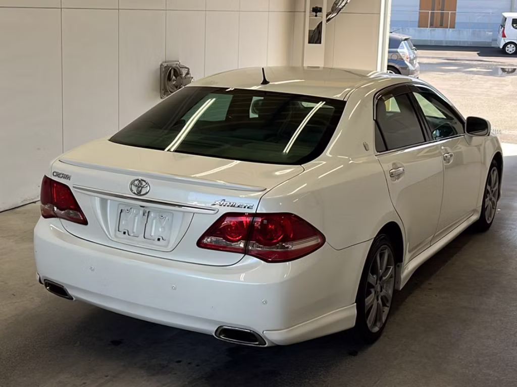 TOYOTA CROWN