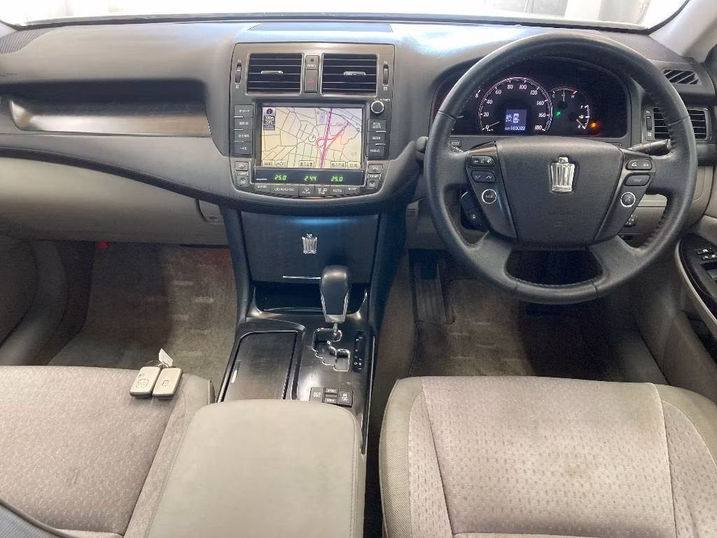 TOYOTA CROWN