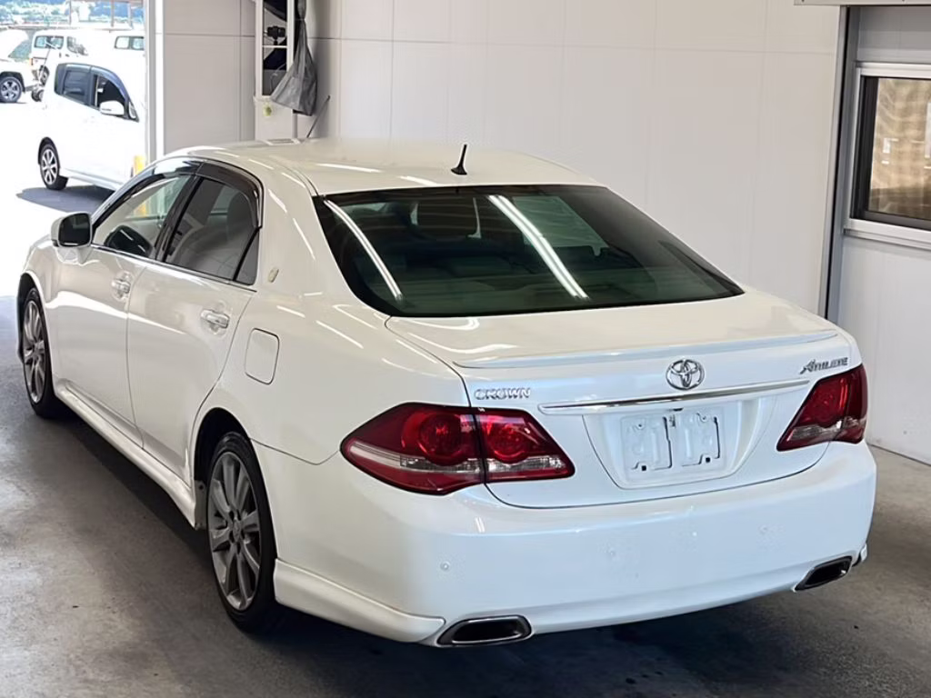 TOYOTA CROWN
