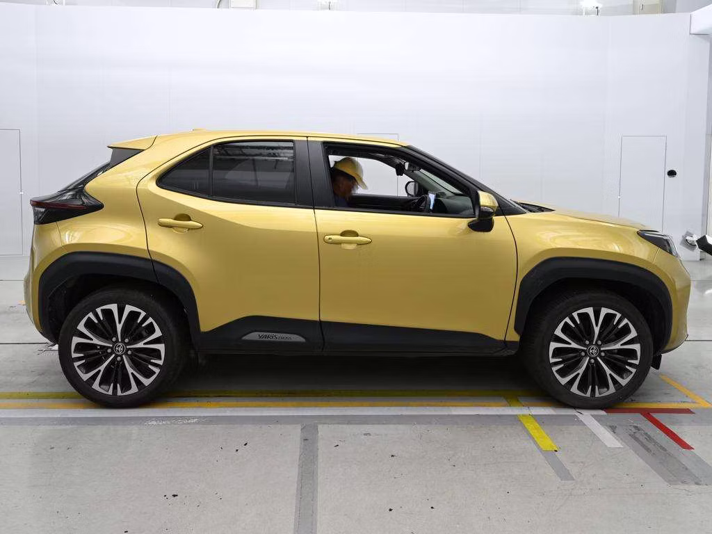 TOYOTA YARIS CROSS