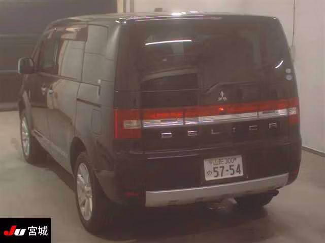 MITSUBISHI DELICA D:5