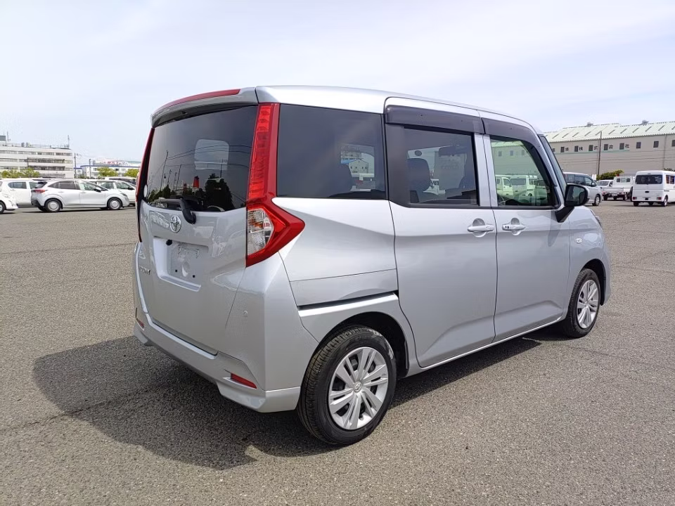 TOYOTA ROOMY