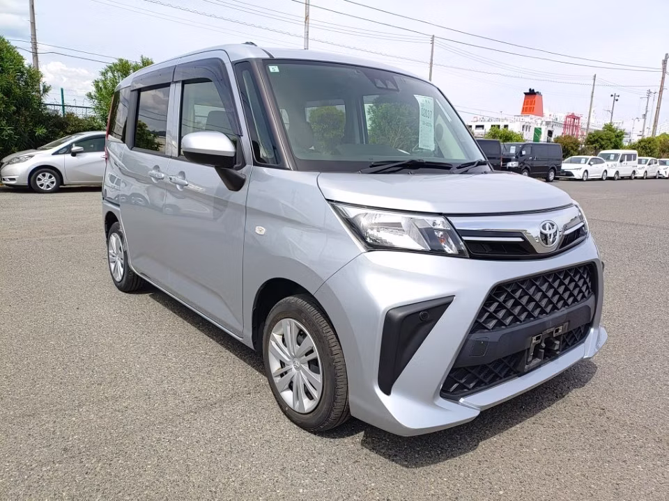 TOYOTA ROOMY