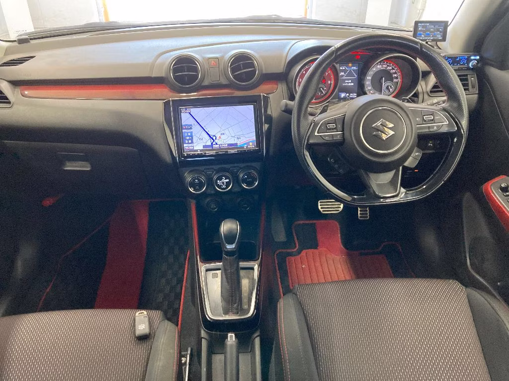 SUZUKI SWIFT
